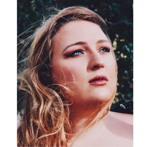 Meet your Posher, Stephanie - Picture 1 of 1